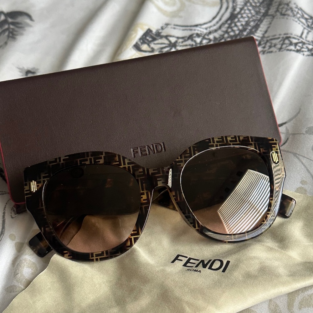 Fendi 53mm Logo Lens Round Sunglasses